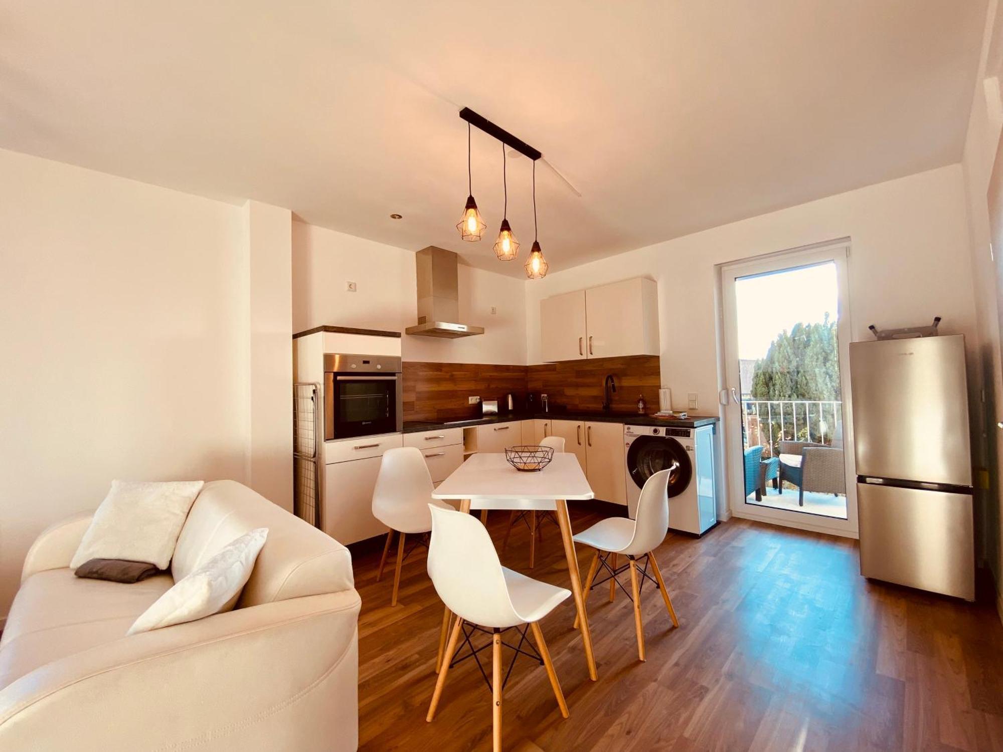 Hochwertige Ferienwohnung Mit 7Qm Balkon, Netflix, Kaffeeautomat, Rainshower Bad Zwickau Exterior photo