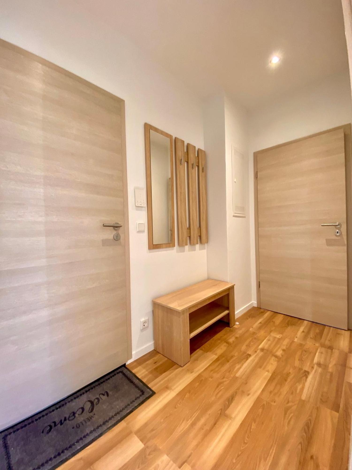 Hochwertige Ferienwohnung Mit 7Qm Balkon, Netflix, Kaffeeautomat, Rainshower Bad Zwickau Exterior photo