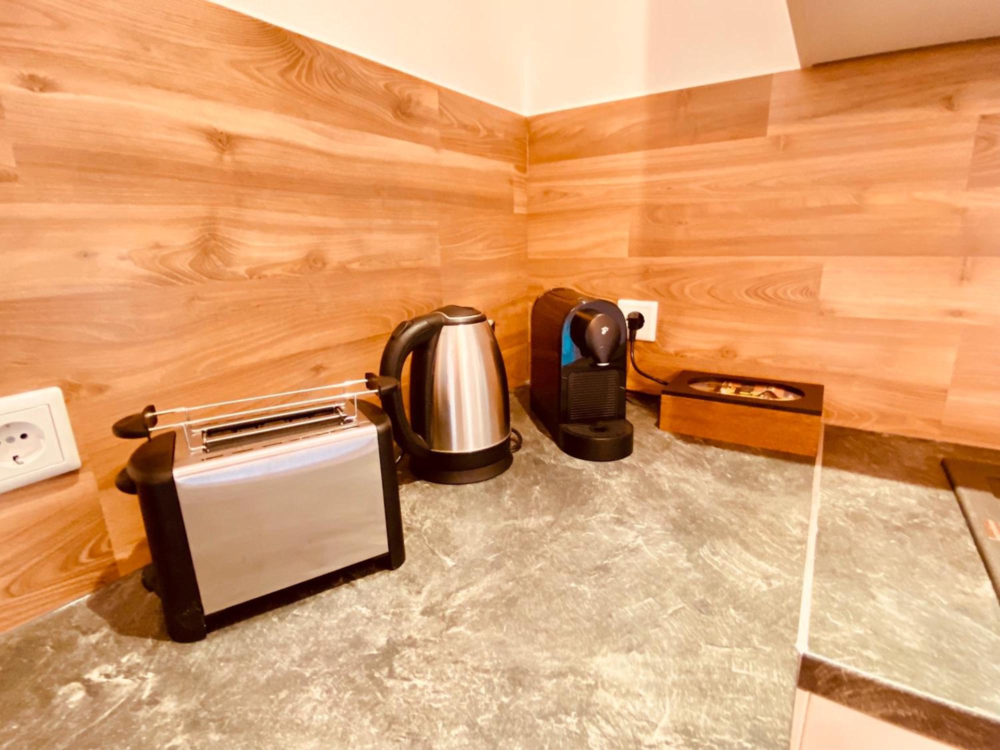 Hochwertige Ferienwohnung Mit 7Qm Balkon, Netflix, Kaffeeautomat, Rainshower Bad Zwickau Exterior photo