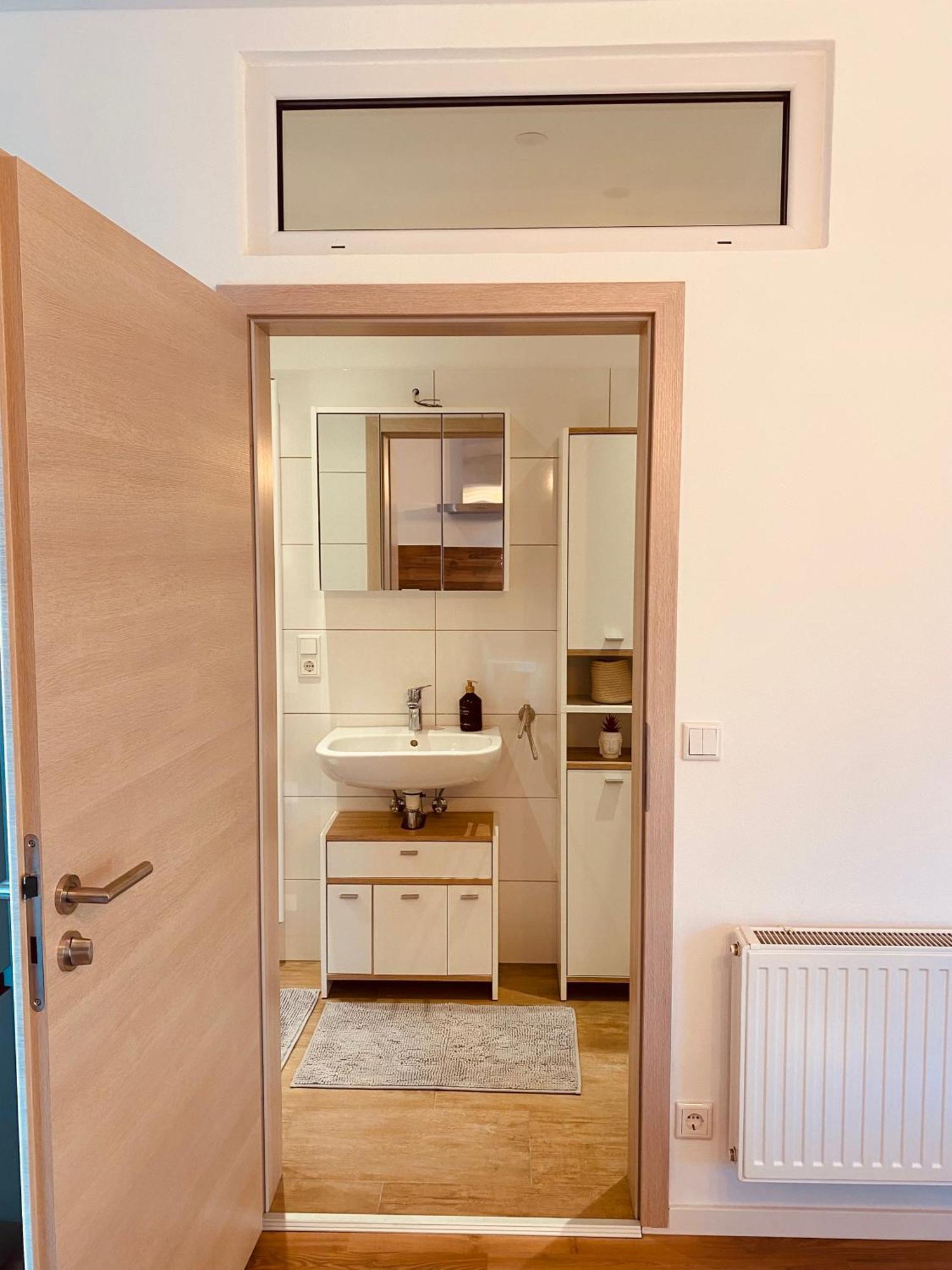 Hochwertige Ferienwohnung Mit 7Qm Balkon, Netflix, Kaffeeautomat, Rainshower Bad Zwickau Exterior photo