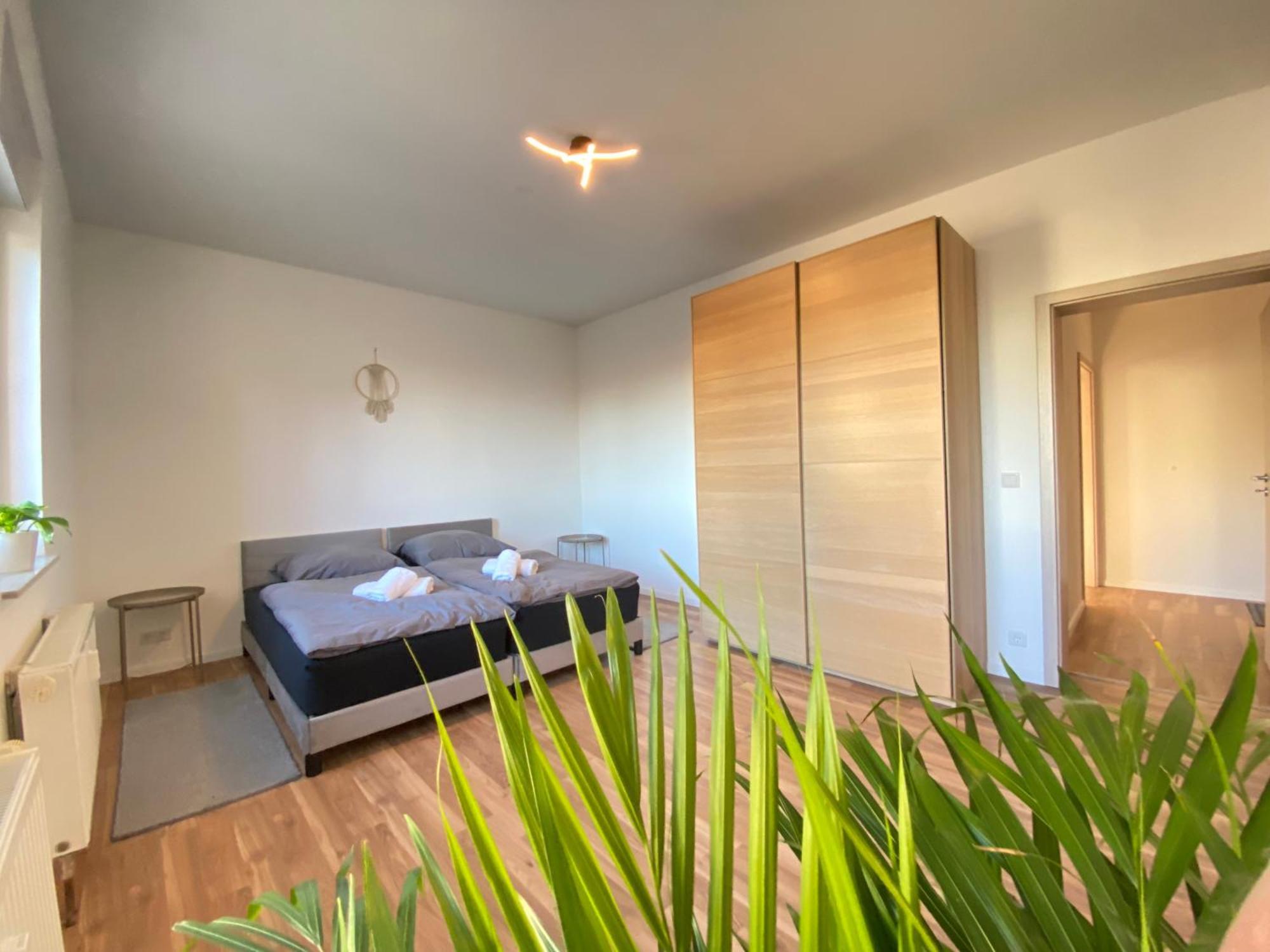 Hochwertige Ferienwohnung Mit 7Qm Balkon, Netflix, Kaffeeautomat, Rainshower Bad Zwickau Exterior photo